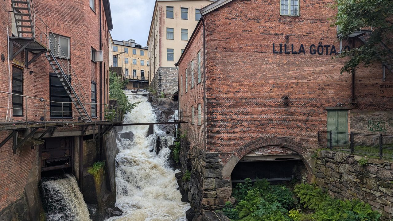 Lilla Götafors tegelbyggnad vid forsen i Mölndals Kvarnby